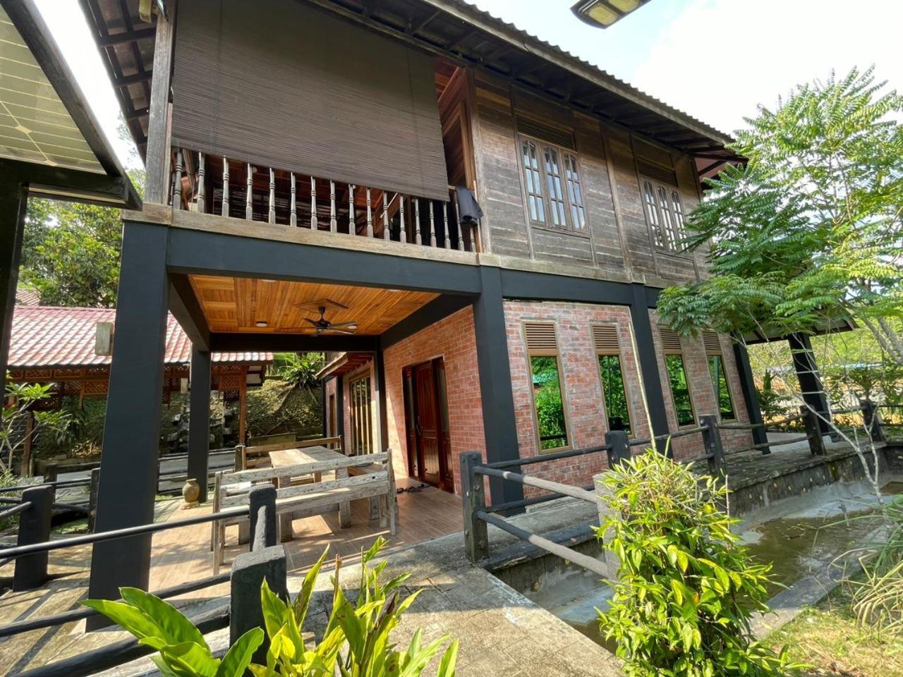 Dr Dusun Hotel Hulu Langat Exterior photo